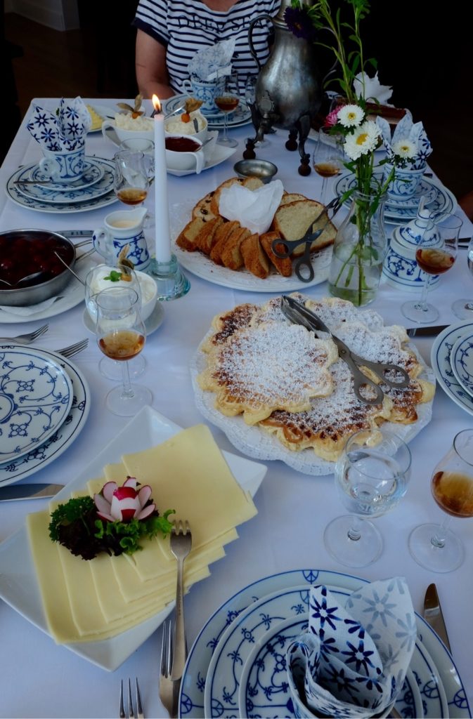 Eine köstliche Tradition Die Bergische Kaffeetafel flowersandcandies.de Eine köstliche Tradition Die Bergische Kaffeetafel flowersandcandies.de