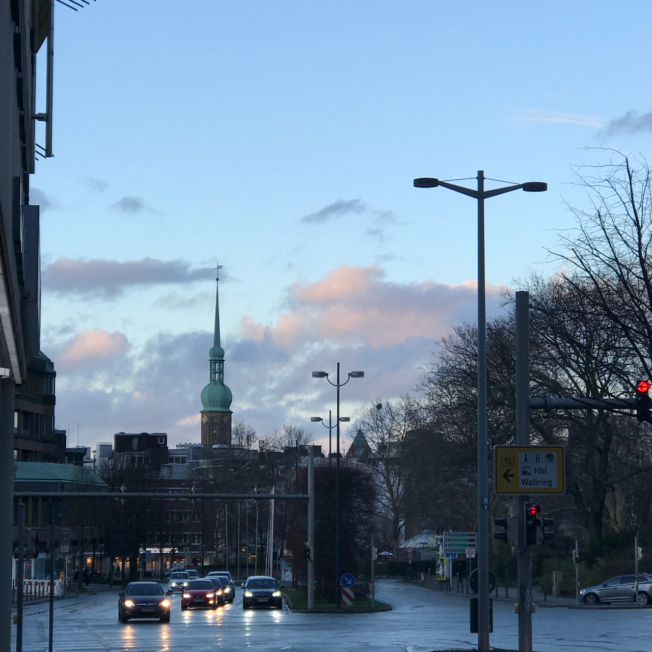 Dortmund: Nach-regen-Himmel mit dem Turm der Reinoldikirche