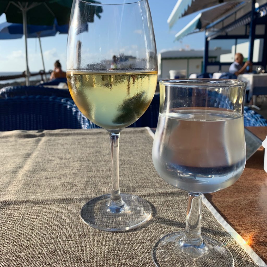 El Golfo: Wein und Wasser am Meer