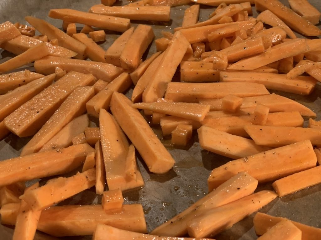 Süsskartoffel-Pommes in the making