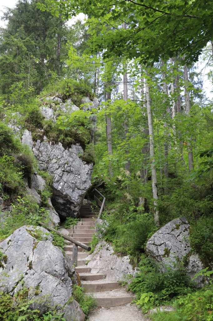 Zauberwald Ramsau: Treppen zwischen Felsen